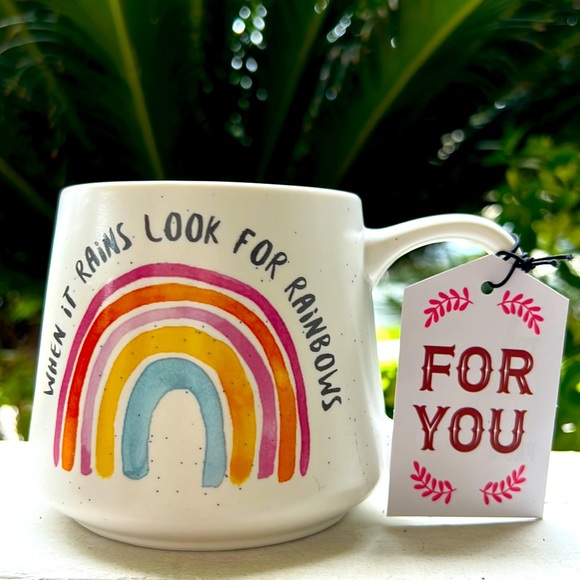 When it Rains Look For Rainbows Mug - Picture 2 of 10